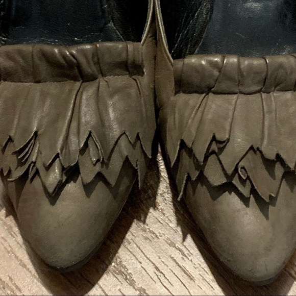 Mario VALENTINO grey leather heels. Made in Italy. Size 7.5 - Picture 3 of 6